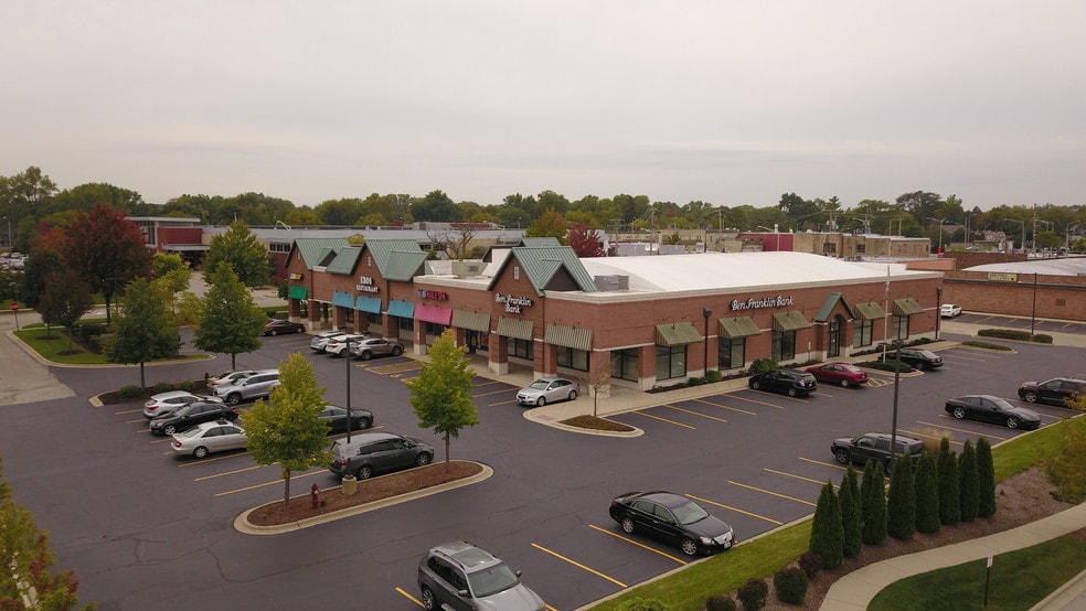 830 E Kensington Rd, Arlington Heights, IL à louer - Photo du bâtiment - Image 2 de 9