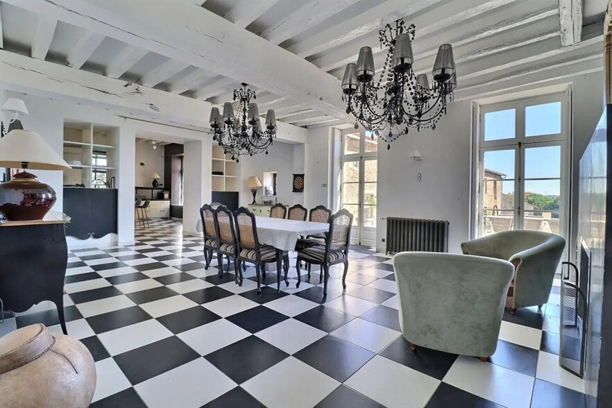 Office in Cholet for sale - Building Photo - Image 1 of 14