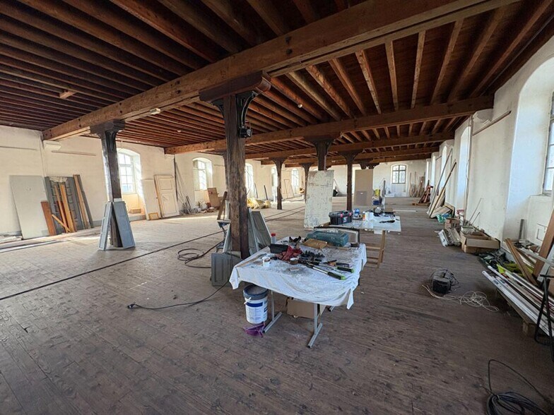 Flex in Bordeaux for sale - Interior Photo - Image 3 of 4