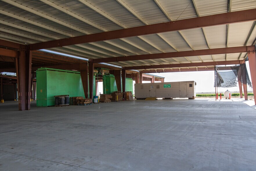 77110 Harrison St, Thermal, CA à vendre - Photo du bâtiment - Image 2 de 34