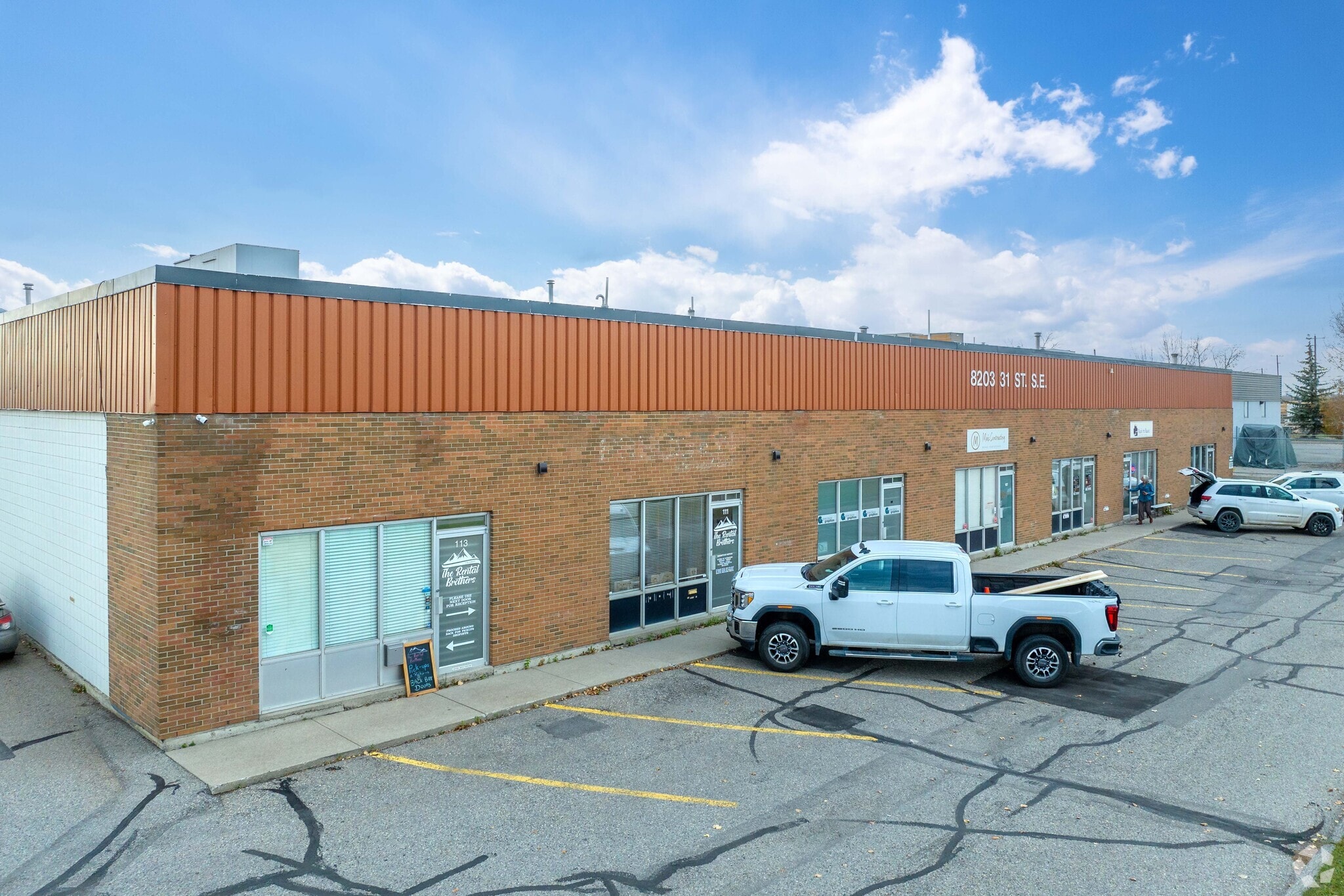 8203 31st St SE, Calgary, AB for sale Primary Photo- Image 1 of 1