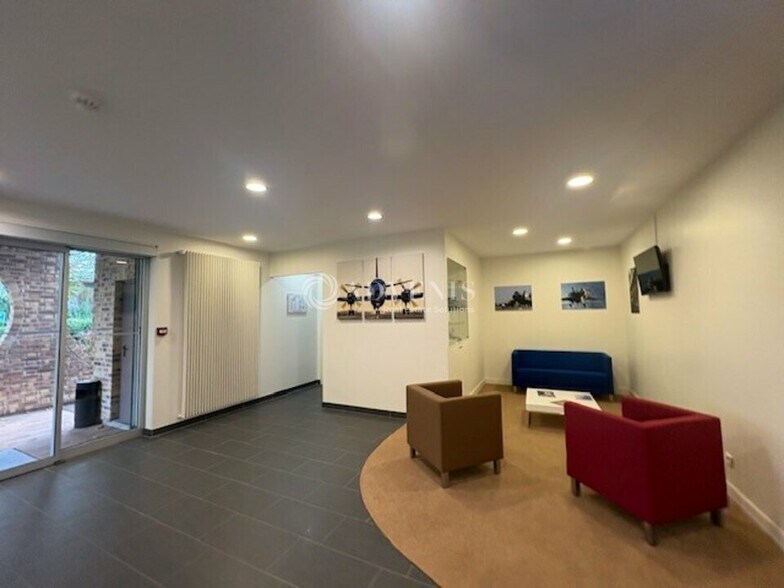 421 Rue Helene Boucher, Buc à vendre - Hall d’entrée - Image 3 de 7