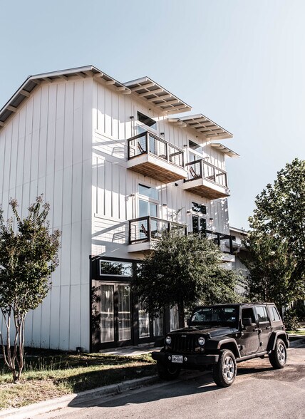 1147 N Academy Ave, New Braunfels, TX à louer - Photo principale - Image 1 de 10