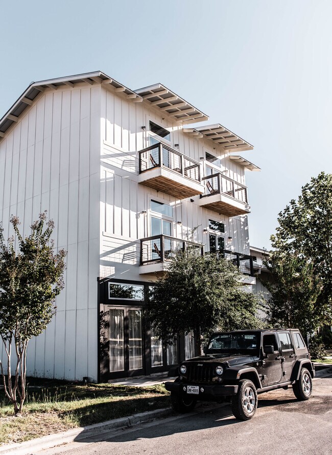 Plus de détails pour 1147 N Academy Ave, New Braunfels, TX - Commerce de détail à louer