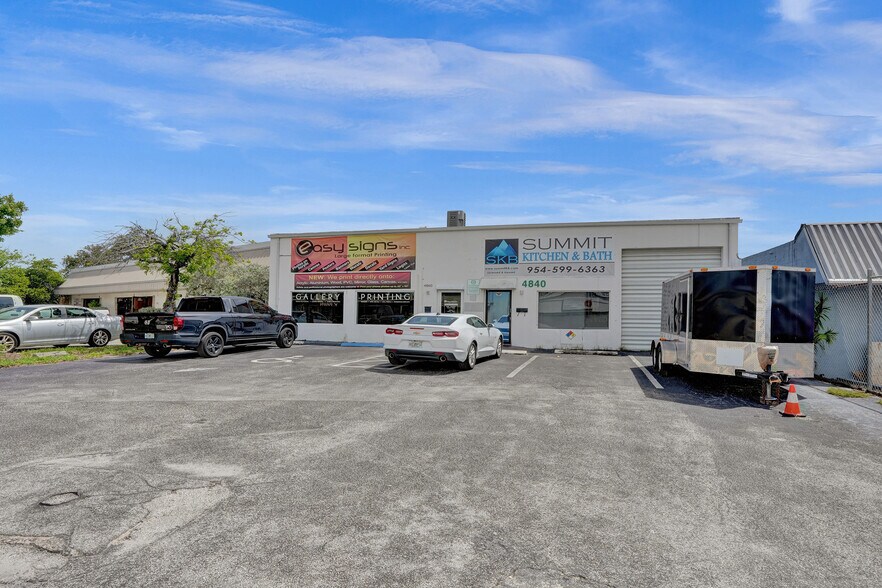4840-4860 N Dixie Hwy, Oakland Park, FL à vendre - Photo du bâtiment - Image 2 de 23