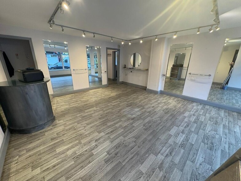 18 High St, Bonnyrigg for lease - Building Photo - Image 2 of 10