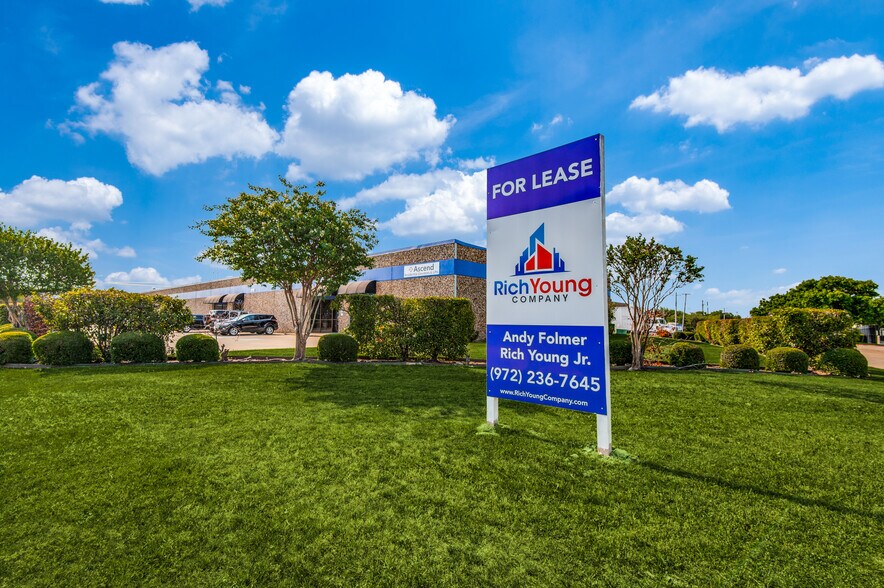 2910 Belmeade Dr, Carrollton, TX à louer - Photo du bâtiment - Image 3 de 6