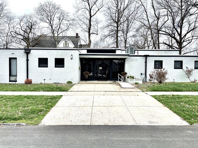 More details for 104 N Pine St, Centralia, IL - Specialty for Sale