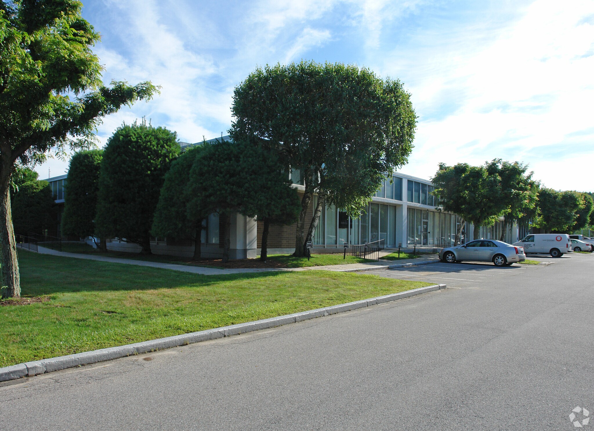 6 Westchester Plz, Elmsford, NY à louer Photo principale- Image 1 de 7