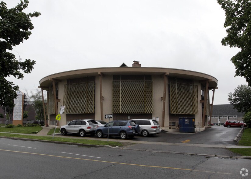 1436 Royal York Rd, Toronto, ON à louer - Photo du bâtiment - Image 2 de 4