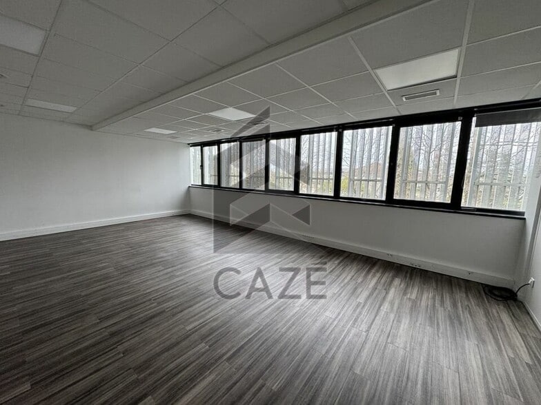 Office in Mérignac for lease - Interior Photo - Image 3 of 4
