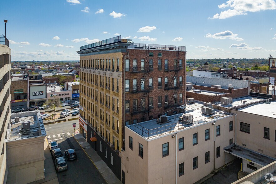 625 Main Ave, Passaic, NJ à louer - Photo du bâtiment - Image 2 de 4