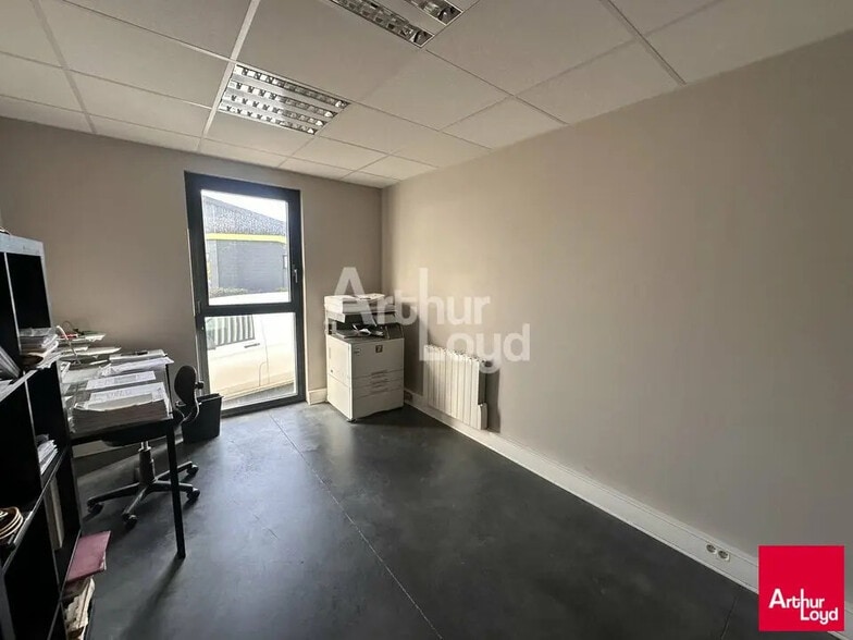 Flex in Saint-Malo for lease - Interior Photo - Image 3 of 8