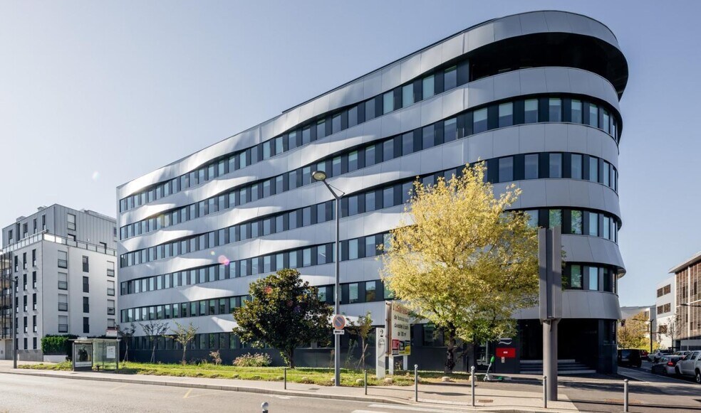 2 Quai Du Commerce, Lyon for lease - Building Photo - Image 1 of 13