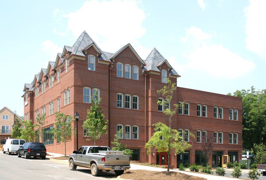 445 S Main St, Davidson, NC à louer - Photo du bâtiment - Image 2 de 2