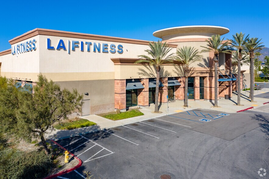 16289 Sierra Lakes Pky, Fontana, CA for lease - Building Photo - Image 2 of 15