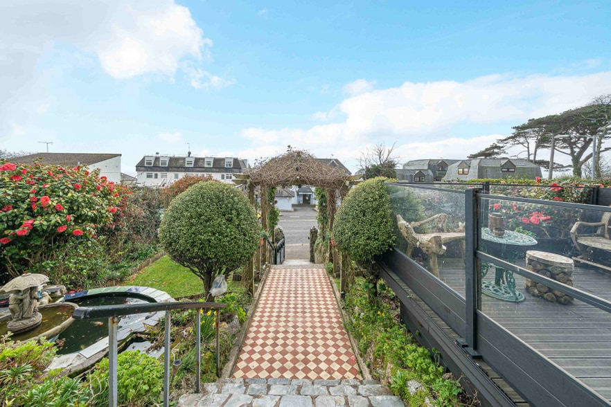 4 Emslie Rd, Falmouth for sale - Building Photo - Image 3 of 13