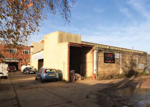 Cooting Rd, Aylesham for lease Building Photo- Image 1 of 3