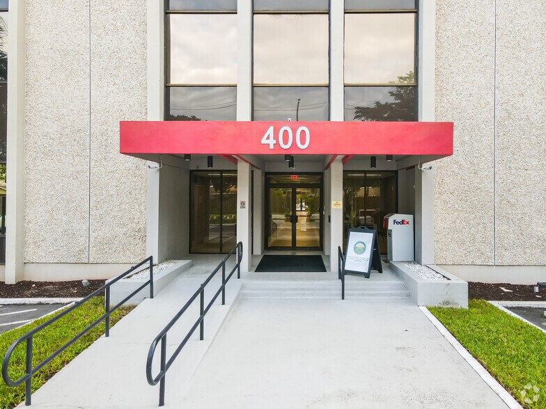 400 N Congress Ave, West Palm Beach, FL à louer - Photo du bâtiment - Image 3 de 8