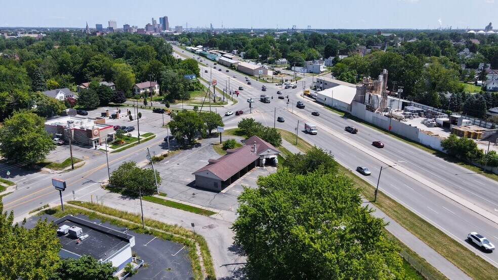 913 Western Ave, Toledo, OH for sale - Aerial - Image 3 of 6