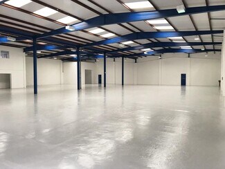 Plus de détails pour 17 Invincible Rd, Farnborough - Industriel à louer