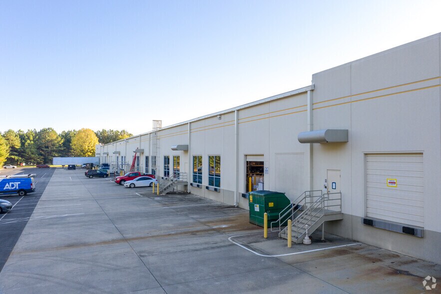 1965 Evergreen Blvd, Duluth, GA à louer - Photo du bâtiment - Image 2 de 4