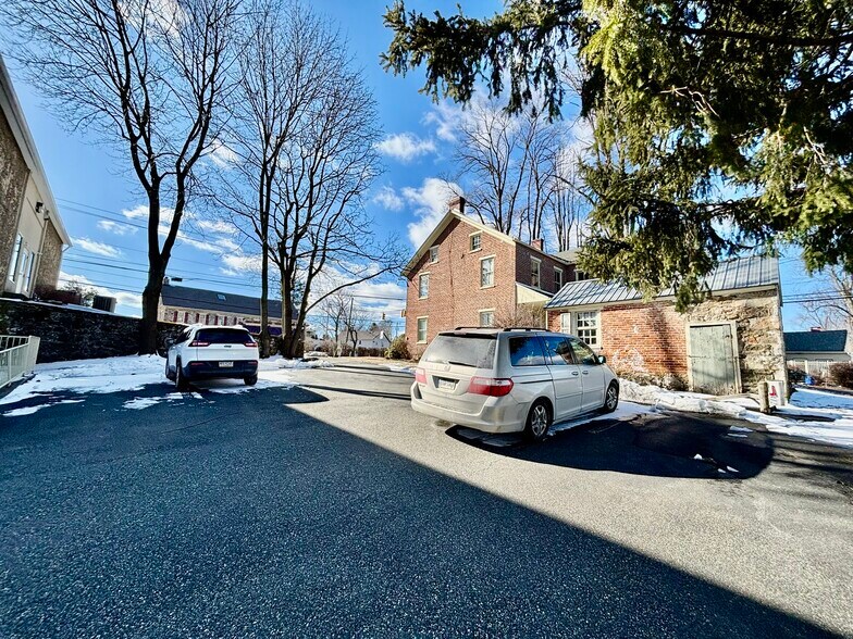 5412 Shimerville Rd, Emmaus, PA à louer - Photo du bâtiment - Image 3 de 26