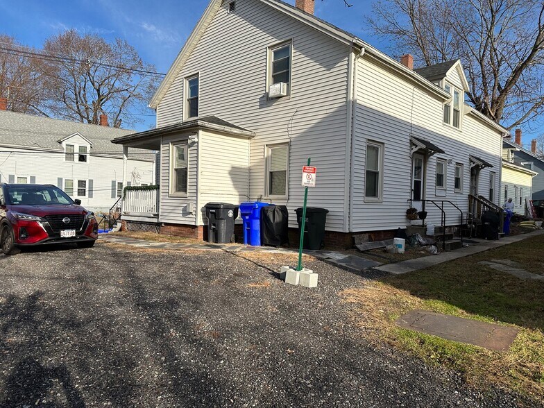 1 Greystone Ave, North Providence, RI à vendre - Photo du bâtiment - Image 3 de 21