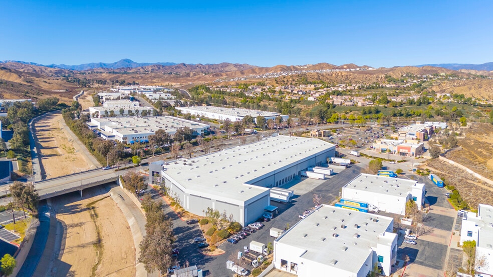 29120 Commerce Center Dr, Valencia, CA for lease - Building Photo - Image 3 of 9