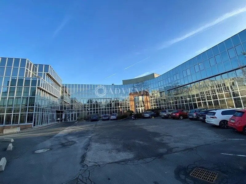 Office in Saint-Germain-en-Laye for lease Building Photo- Image 1 of 7