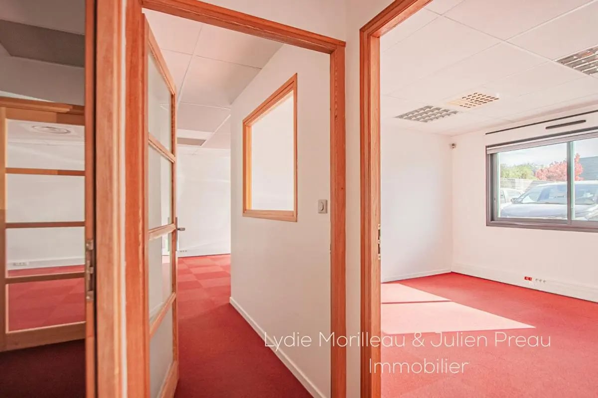 Office in Basse-Goulaine for lease Interior Photo- Image 1 of 7