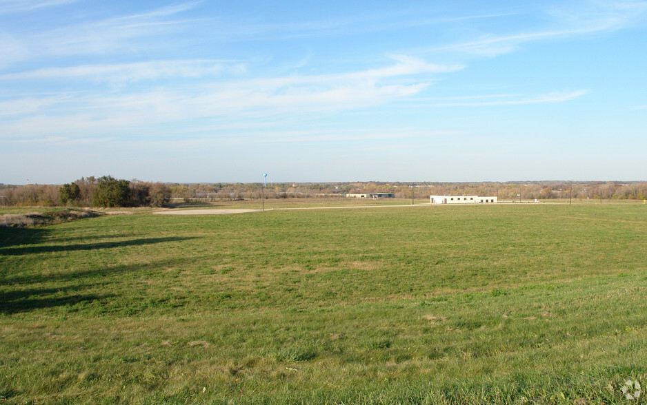 Corporate Cir, East Troy, WI à vendre - Photo du bâtiment - Image 1 de 3