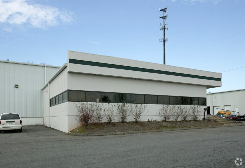 5170 Indiana Ave, Winston-Salem, NC à louer - Photo du bâtiment - Image 2 de 5