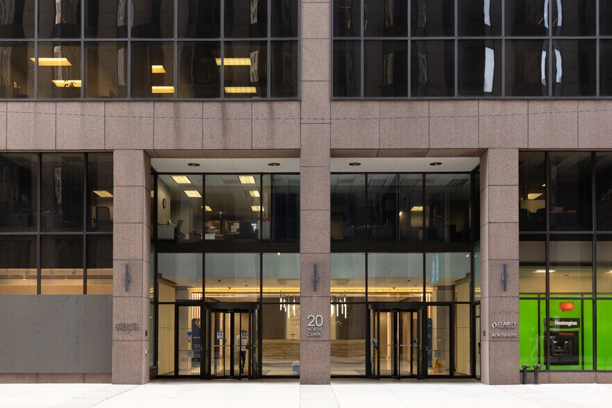 20 N Clark St, Chicago, IL à louer - Photo du bâtiment - Image 3 de 13