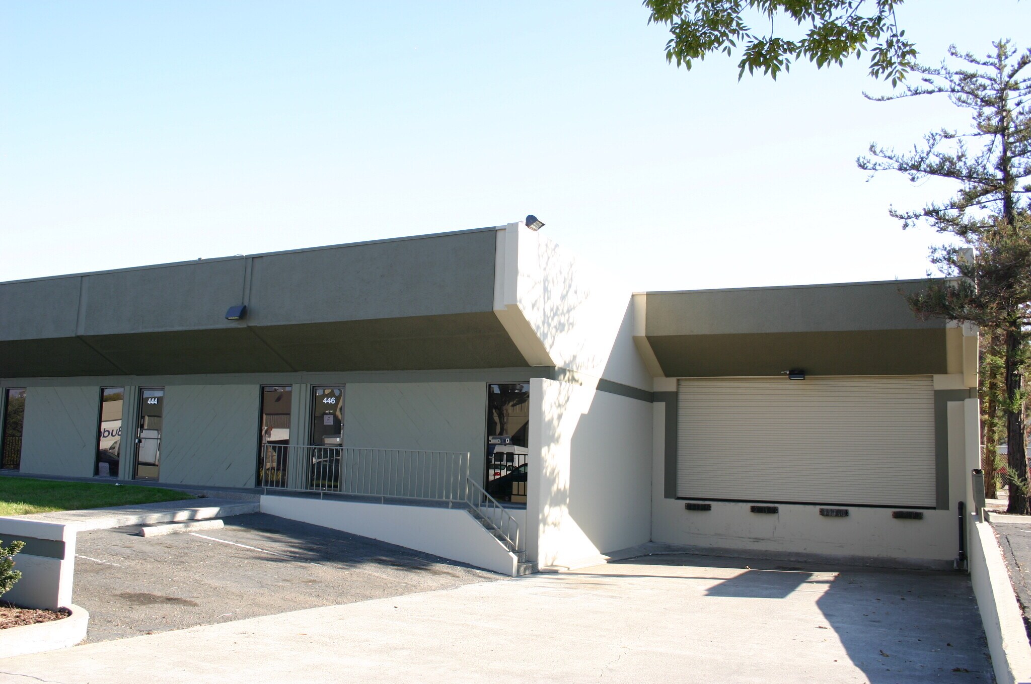 442-446 Nelo St, Santa Clara, CA à louer Photo du bâtiment- Image 1 de 2