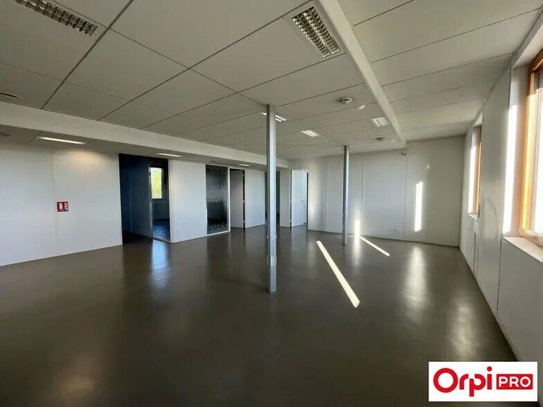 Office in Saint-Priest for sale - Interior Photo - Image 3 of 10
