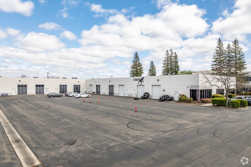 1376 Lead Hill Blvd, Roseville, CA à louer - Photo du bâtiment - Image 3 de 20