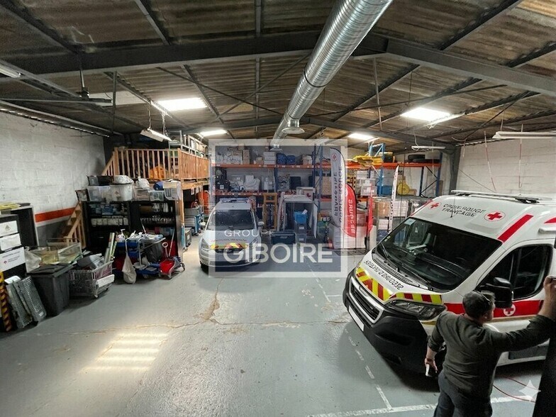 Industrial in Rennes for lease - Building Photo - Image 2 of 12