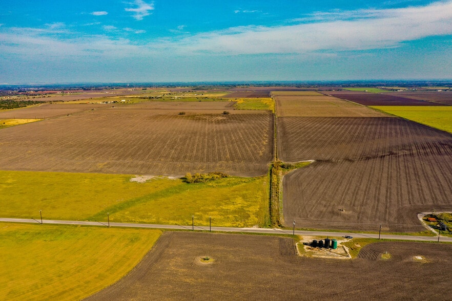 CR 5714, La Coste, TX for sale - Building Photo - Image 1 of 5
