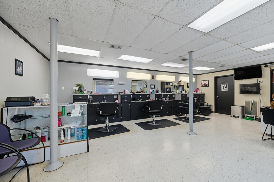 4110 Haltom Rd, Haltom City, TX à vendre - Photo du bâtiment - Image 3 de 20