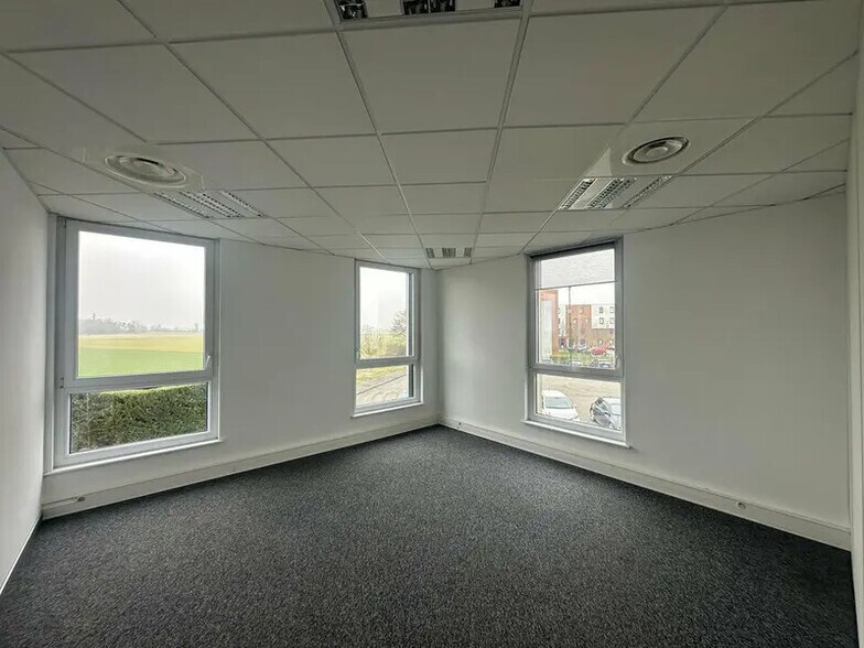 Office in Entzheim for lease - Interior Photo - Image 2 of 4
