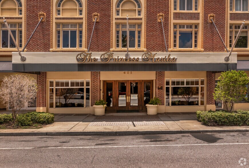 411-415 1st Ave N, Saint Petersburg, FL à louer - Photo du bâtiment - Image 2 de 9