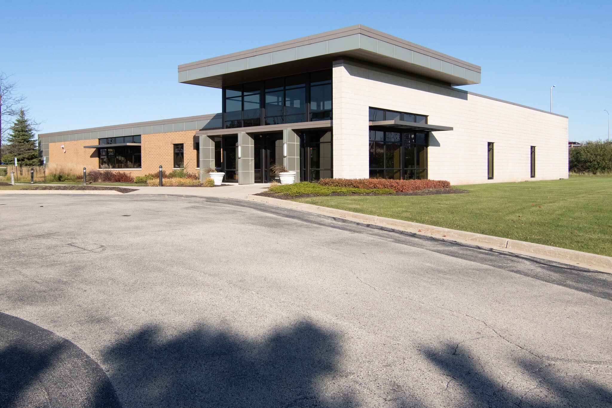 5400 N 118th Ct, Milwaukee, WI for sale Building Photo- Image 1 of 21