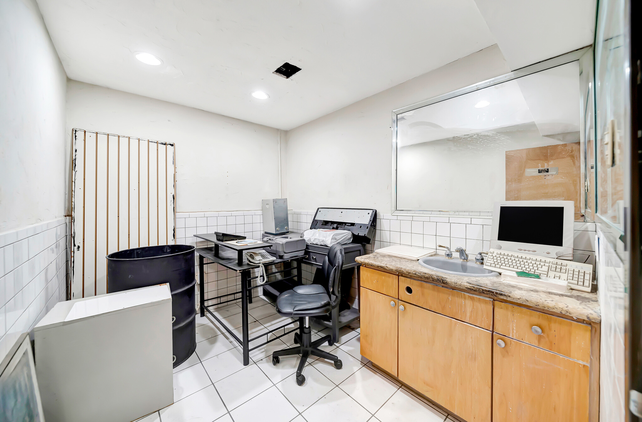 6358-6360 Van Nuys Blvd, Van Nuys, CA for lease Interior Photo- Image 1 of 5