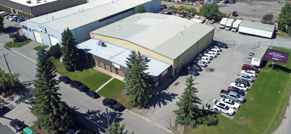 4605 46th St SE, Calgary, AB à vendre - Photo du bâtiment - Image 3 de 7