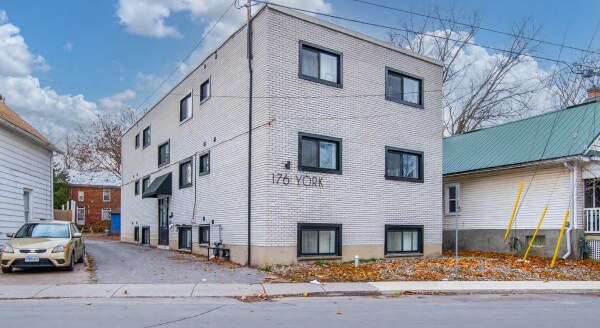 176 York St, Kingston, ON for sale Primary Photo- Image 1 of 1