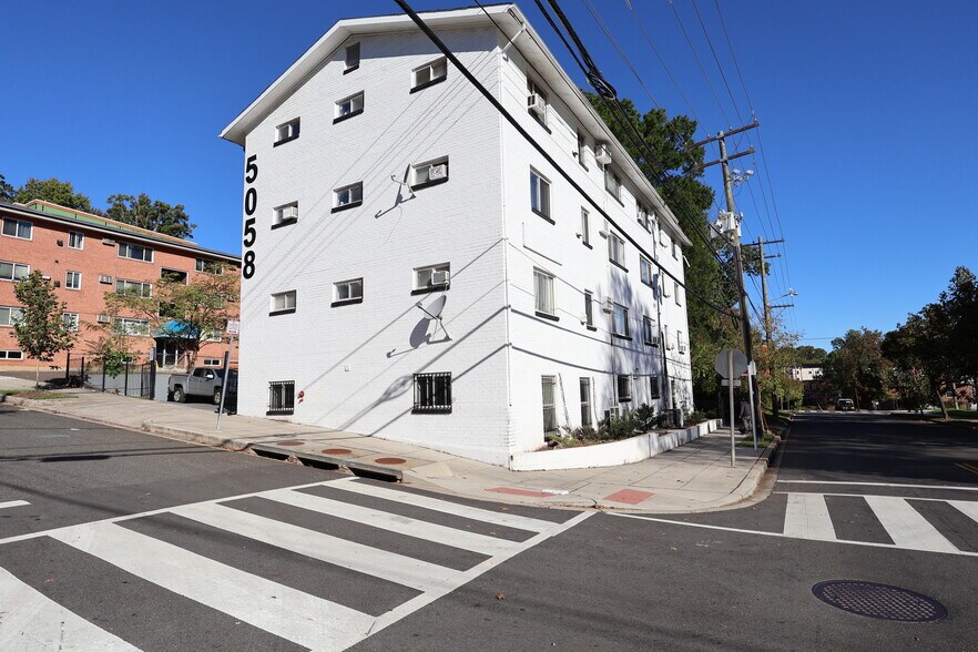 5058 Astor Pl SE, Washington, DC for sale - Primary Photo - Image 1 of 5