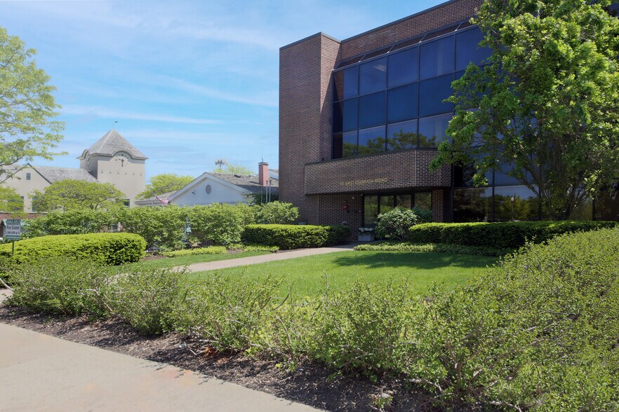 191 E Deerpath Rd, Lake Forest, IL à louer - Photo du bâtiment - Image 3 de 13