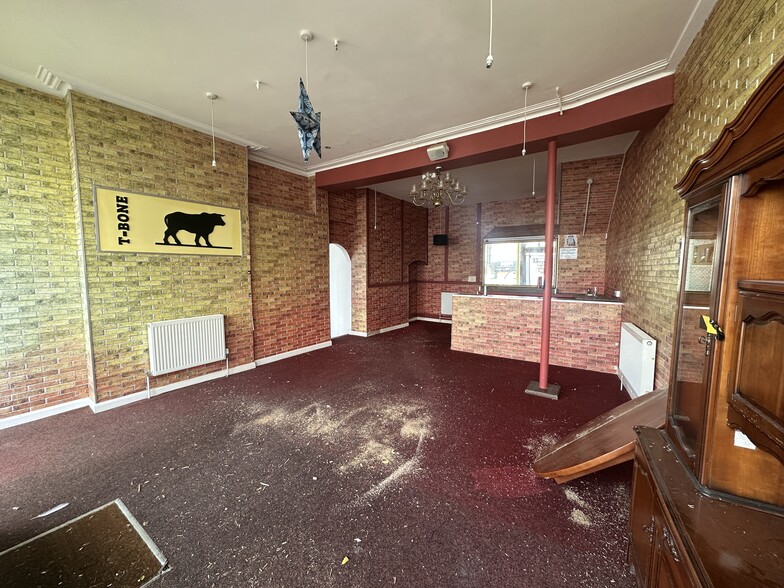 32-33 The Triangle, Bournemouth à vendre - Photo du bâtiment - Image 2 de 6