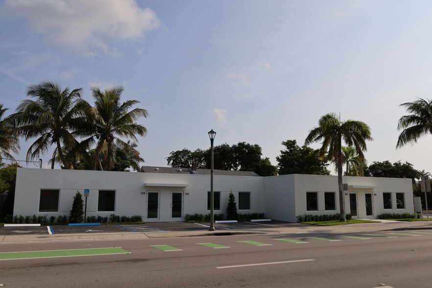 302-308 Lucerne Ave, Lake Worth, FL for lease - Primary Photo - Image 1 of 10